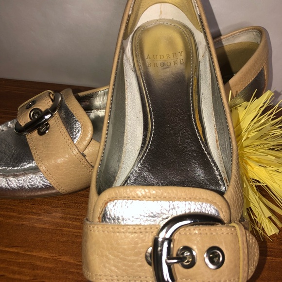Audrey Brooke Cameo Loafers Size 6M Silver/Tan - Picture 3 of 8